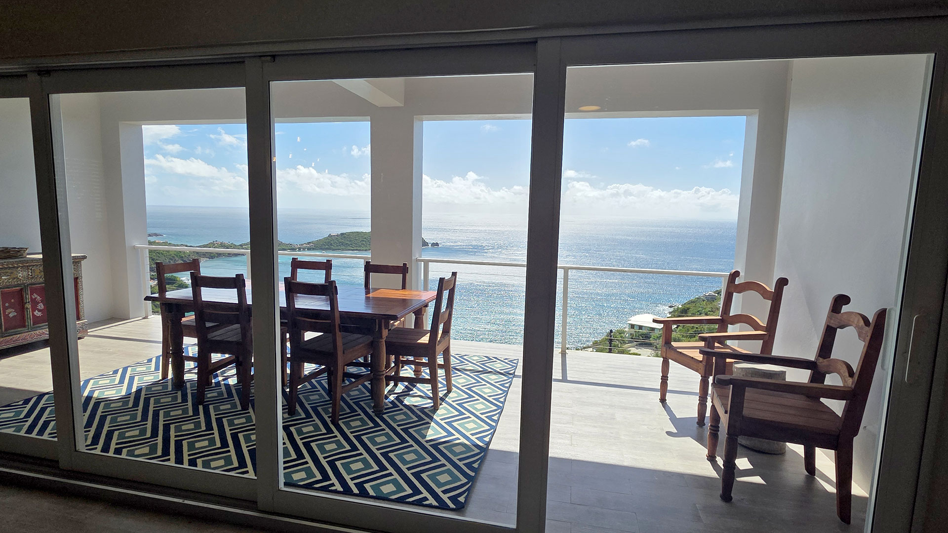 Villa Looking Glass